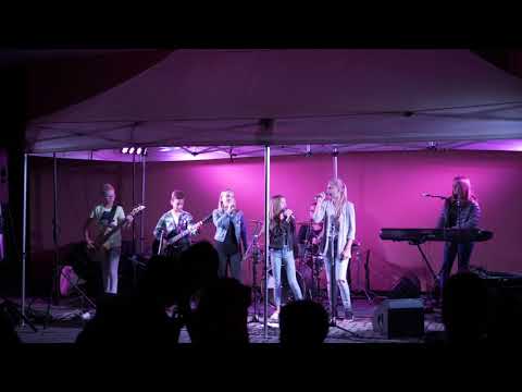 Dressed For Success - Docela (Live)