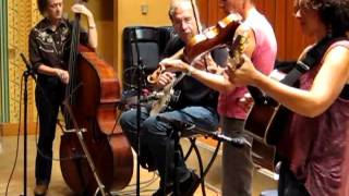 preview picture of video 'Rhythm Method String Band at Glen Echo, MD Contradance 2011-10-07 / CALLER:  Laura Brown'