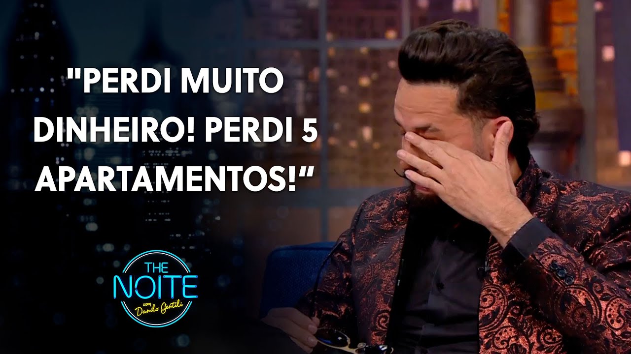 Latino fala sobre o vício que o fez perder muito dinheiro | The Noite (27/10/21)