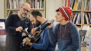 Arisa @ Feltrinelli Firenze - Lentamente (original version) - live 140227 (1080p HD)