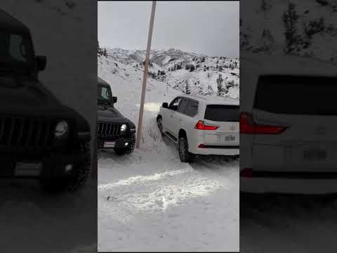 🤯😱LX 570 VS THOR 4*4 IN THE SNOW🤠😎 :WHITE & BLACK BEAUTY❤🤍