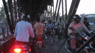 preview picture of video 'Crossing the bridge over Yamuna river @ Agra, India'