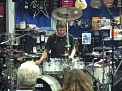 Drummer Video: Ray Luzier Clinic : Creating Drum Fills