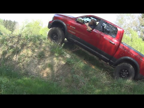 Dodge Ram1500  vs Toyota Land Cruiser vs VW Amarok vs Range Rover Discovery vs Nissan Patrol offroad