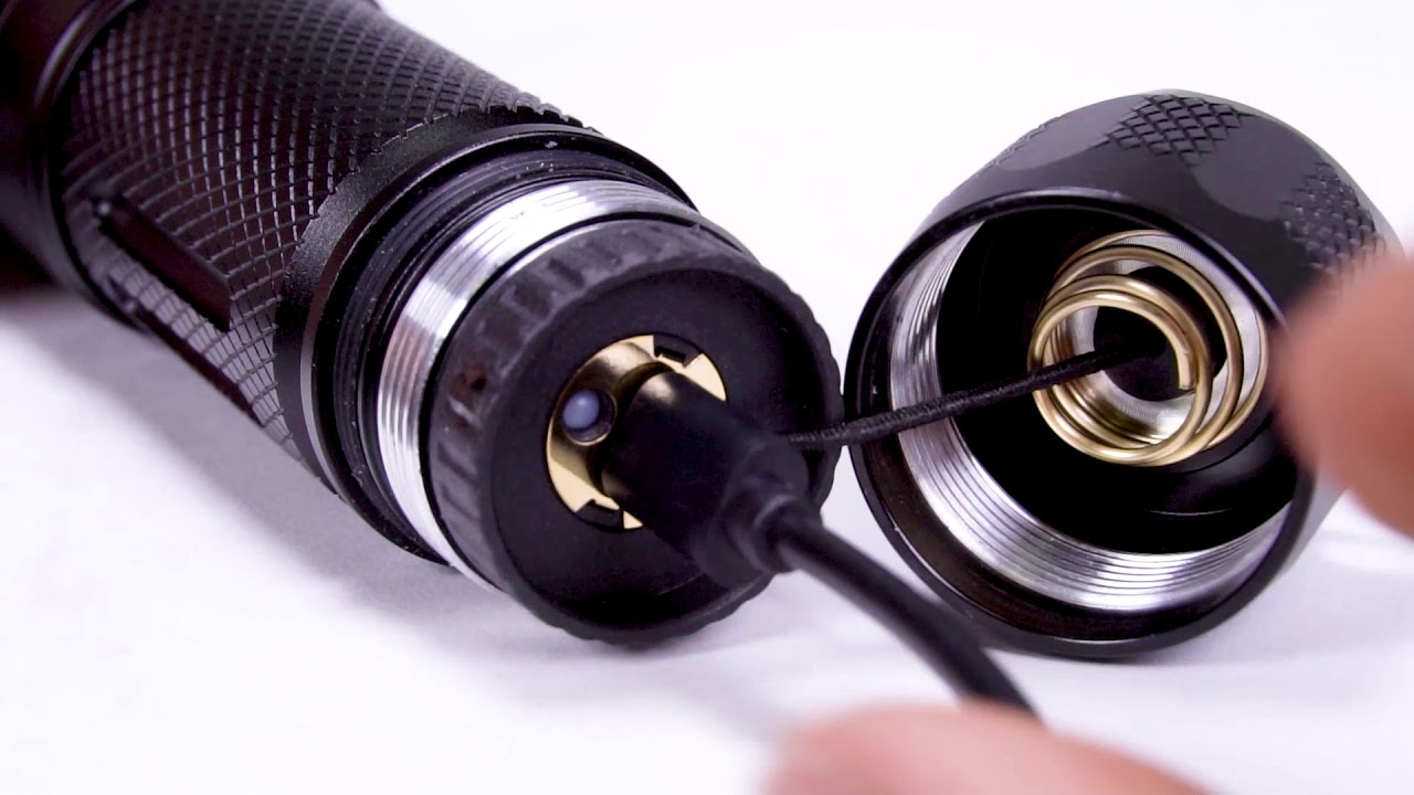 CX2 Handheld Light - Charging