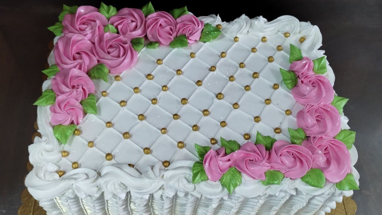 Decoração de Bolo com Rosetas