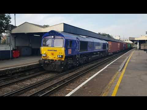 DB cargo class 66 66047 'Maritime intermodal two' passes Southampton Central