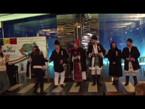 Înmânarea diplomelor Ansamblul folcloric Doina Rebrei Bistrita Nasaud