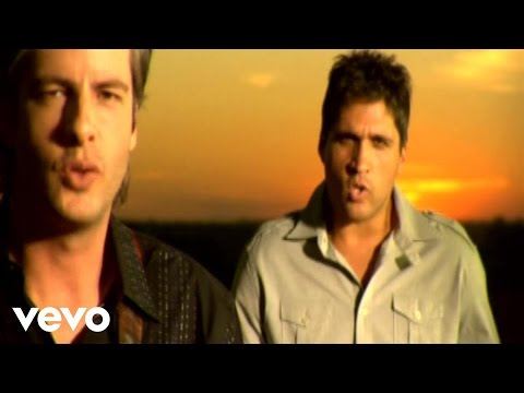 Victor & Leo - Nada es Normal (Nada Normal (Official Video))