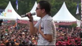 preview picture of video 'Tipe X - Saat saat Menyebalkan (Live at Mayday Fiesta 2014 FSPMI Purwakarta)'