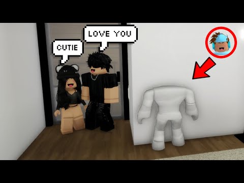 Trolling CREEPY ODERS While Disguised As The WALL... (Brookhaven RP)