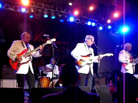 VLV14  Joe Bennett & The Sparkletones