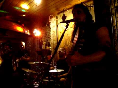 Kényes Foltok - Valami ami él