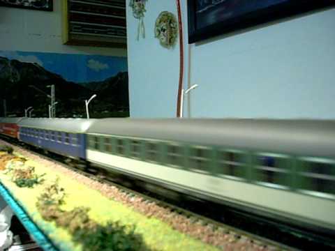 BR 110 mit 70er Jahre Reisezug 2