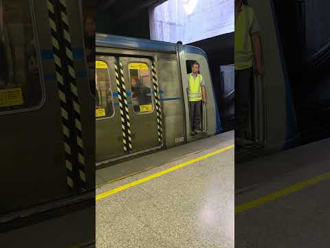 Metro de Santiago 🇨🇱 | Línea 2 | NS-04 N.°2087 Retirándose de la Estación San Miguel.