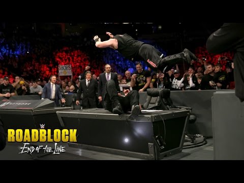 ROADBLOCK CLIP: WWE Universal Championship Match