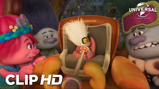 Clip - Mini Diamante enseña a la banda su permiso de principiante