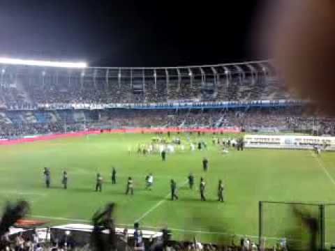 "Racing 1 Huracan 1 Clausura 2010 La Banda De La Quema De Fiesta, Te La Aprendiste Toda Blanqui No?" Barra: La Banda de la Quema &bull; Club: Huracán