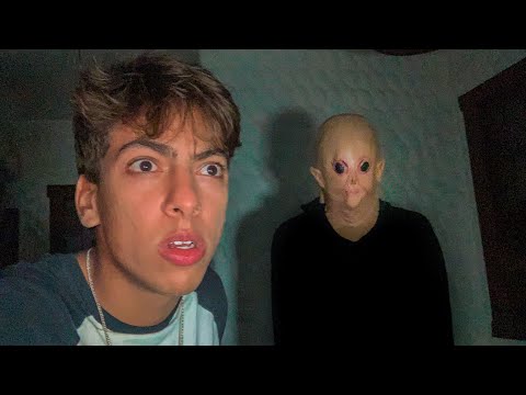 O MONSTRO ASSUSTADOR ME ATACOU EM CASA!