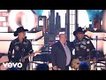 Leo Dan Bronco El Radio Está Tocando