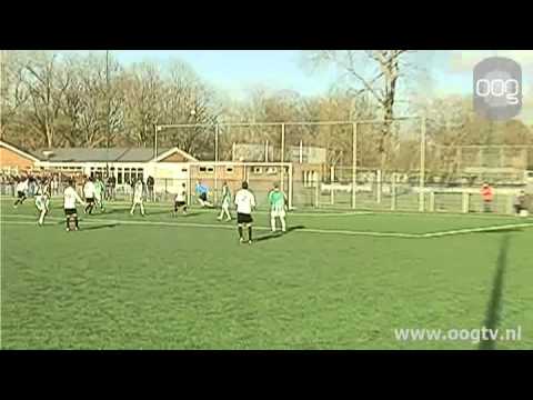 Amateurvoetbal: Velocitas 1897 - vv Bergum