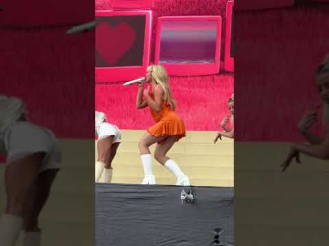 Sabrina Carpenter - Nonsense | BBC Radio 1's Big Weekend Luton 🇬🇧