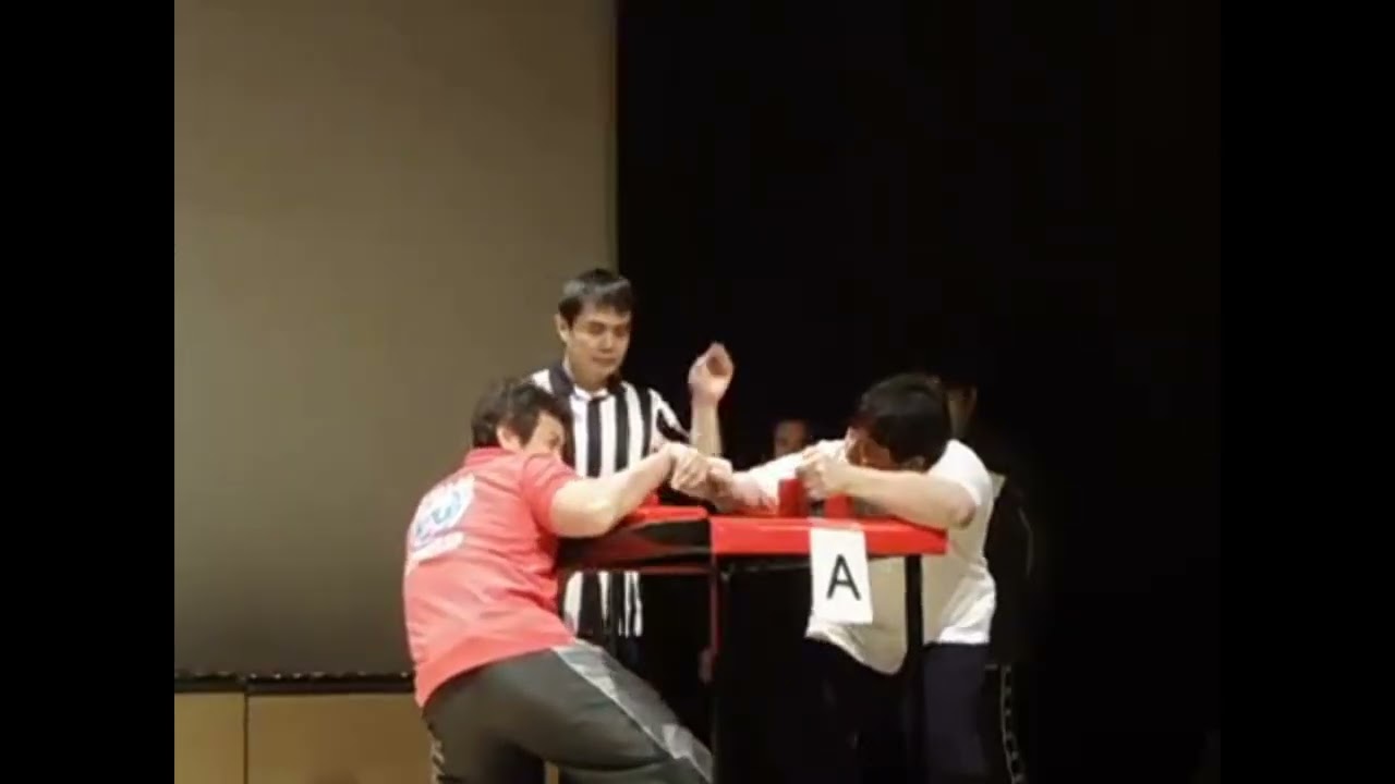 アームレスリング試合　Arm wrestling match