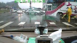 遊覽車司機下車理論　卻忘了...