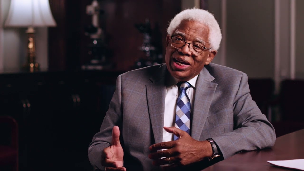 Man (Dr. Joseph Hobbs) talks about FQHCs & CHCs