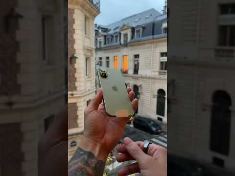 Unboxing iPhone 17 (Sage)