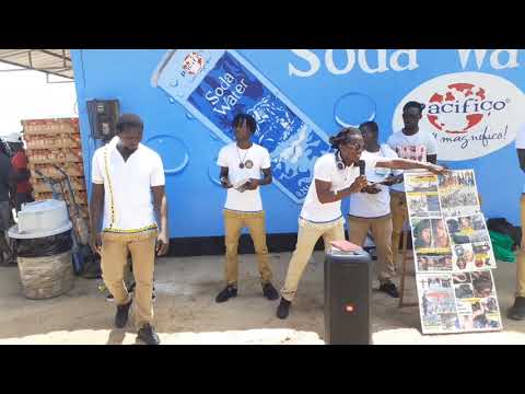 Gang shit en bad bitch.....en brada sukoe excuse foe no hori sabbath