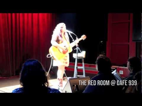 Rebecca Loebe performing "The Chicago Kid" at The Red Room @ Cafe 939