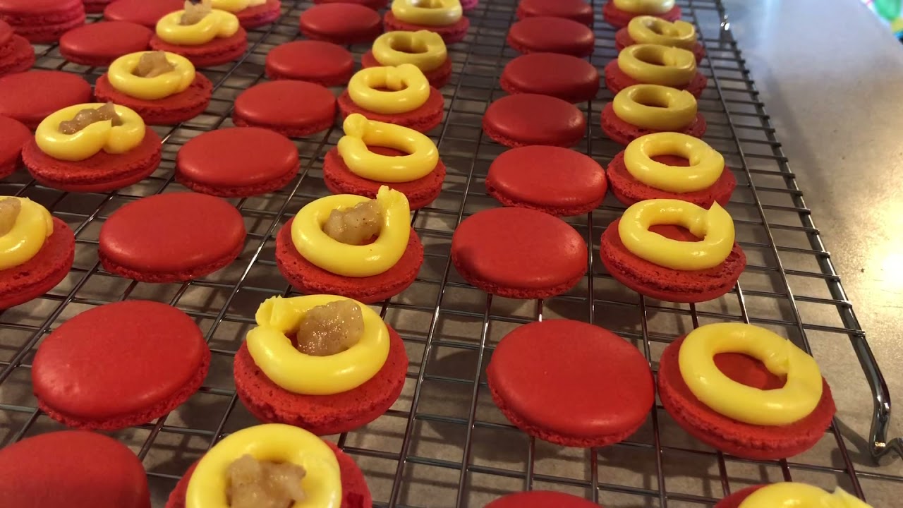 Caramel apple pie Macarons