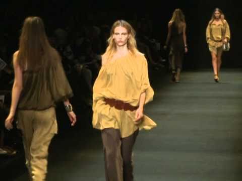 Défilé de Barbara Bui - Printemps Eté 2011 à Paris