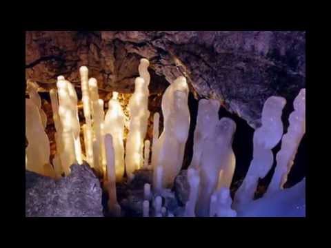 Необычное в природе - сталактиты и сталагмиты -  красота пещер.