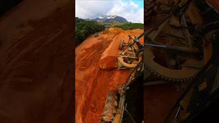 Motoniveladora cortando material igual escavadeira hidráulica. #motoniveladora  #videoshort