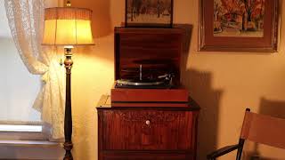 Three Suns Present.. Pt . 1...Victor Smart Set 78 rpm.. # P185