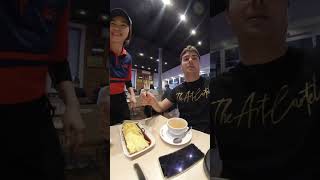 Download lagu Waitress asks if he needs a fork...little does she know he speaks fluent #Mandarin #Chinese ?! mp3