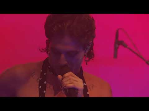 Måneskin -- 'ZITTI E BUONI' + 'MAMMAMIA' (live).