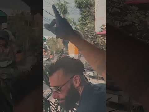 Narik kabel listrik di tengah jalan canggu santai banget #bali #canggu #listrik #shorts