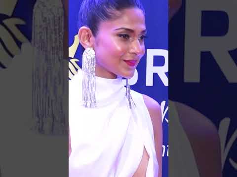Jennifer Winget Arrives at Industry Leaders Awards