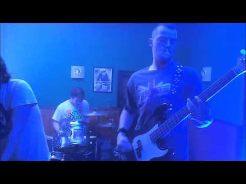 Decibelo Retardo - Decibelo Retardo - Zrcadla (live)