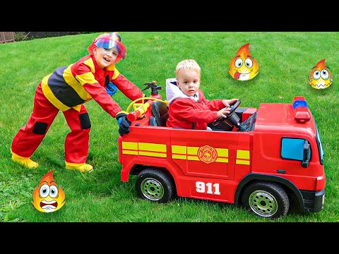 Vlad y Niki juegan con sus propios juguetes y ayudan al hermano Chris