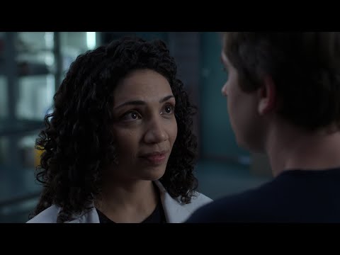 Shaun and Carly Touch More than Lips - The Good Doctor