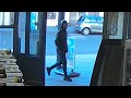 Nijmegen: Man met vuurwapen overvalt supermarkt