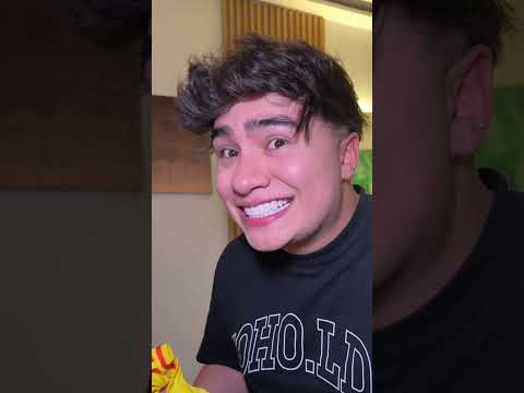 TIENE LOS DIENTES AMARILLOS 😨💔