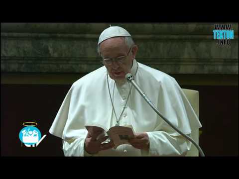 Papa Francisco regala un libro del Padre Claudio Acquaviva a la Curia Romana