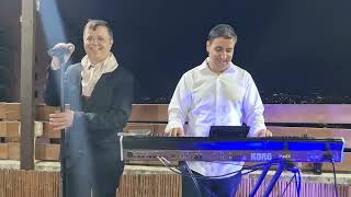 יהודה ועקנין - אחכה לו/חובי אה - حبي آهه עם הקלידן מנשה חזקיה