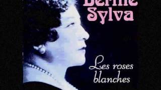 Les roses blanches Music Video