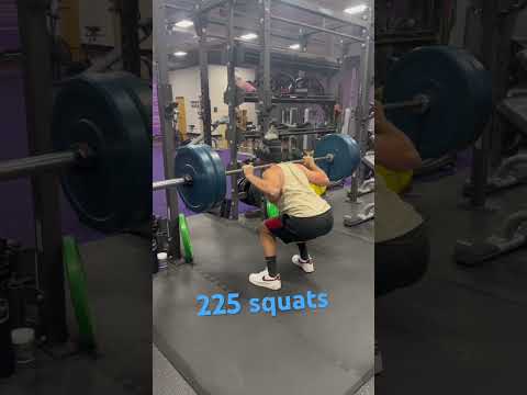 New PR 225 squats 💪🏽💪🏽💪🏽 keep the grind trust the process
